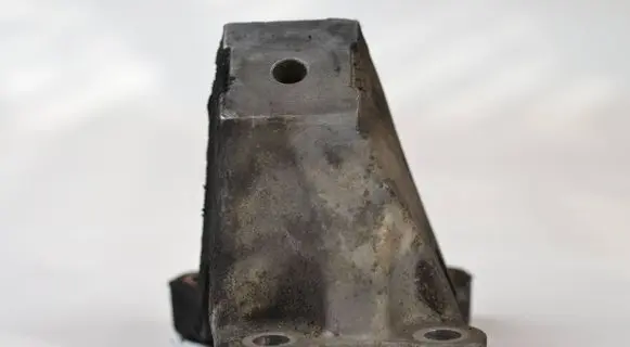 Audi A4 S4 B7 8E 8H Engine mounting bracket 8E0199307Q