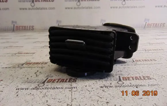 Toyota Corolla Verso AR10 Dashboard side air vent grill/cover trim 5566064010