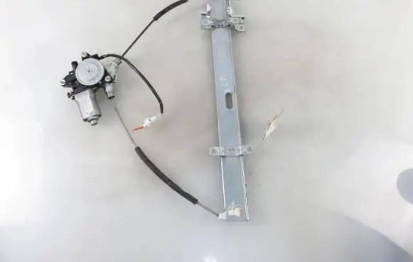 Suzuki Grand Vitara I Front door window regulator with motor 8346065D00