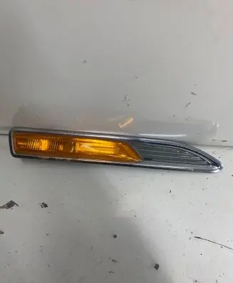 Ford Mondeo MK IV Front fender indicator light 7S7113K354BF