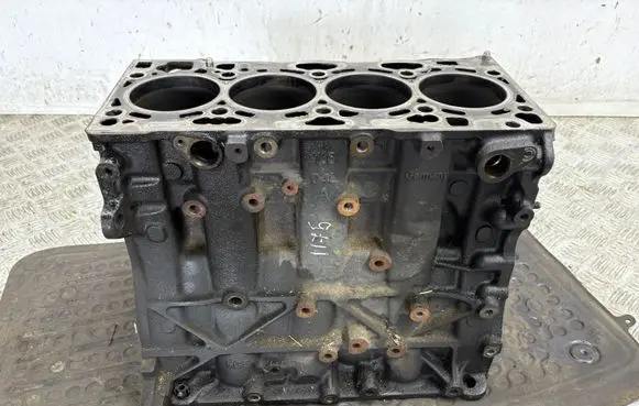 Volkswagen PASSAT B8 Engine block 04L023A