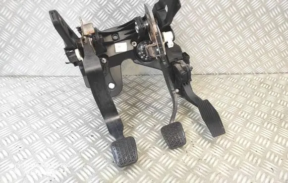 Opel Astra J Pedal assembly 13252174 13252702