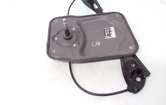 Rear door manual window regulator
