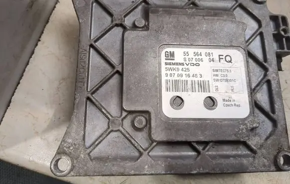 Opel Astra H Engine control unit/module 55564081 9070916483 5WK9425