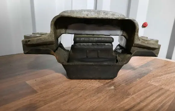 Audi A3 S3 8P Engine mount bracket