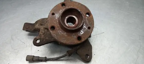Renault Scenic I Front wheel hub spindle knuckle