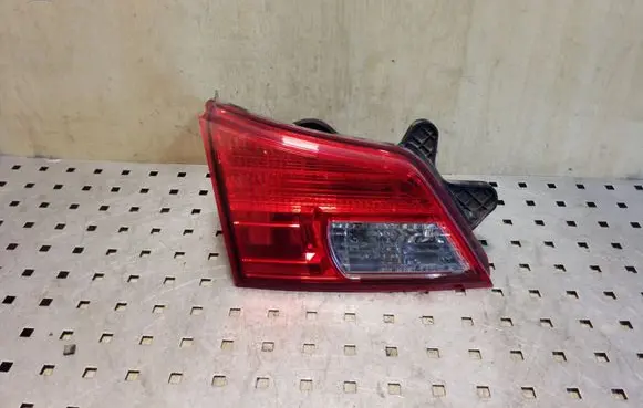 Subaru Outback Tailgate rear/tail lights 13220072