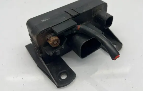 Mercedes-Benz E W211 Glow plug pre-heat relay 0285454032