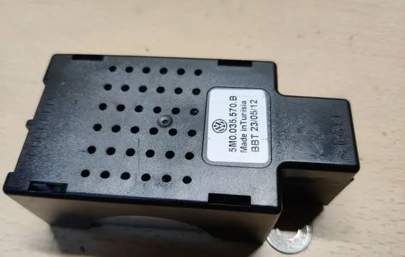 Volkswagen Golf VI Aerial antenna amplifier 5M0035570B