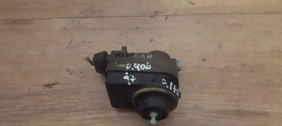 Headlight level adjustment motor