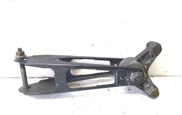 Engine mount bracket
