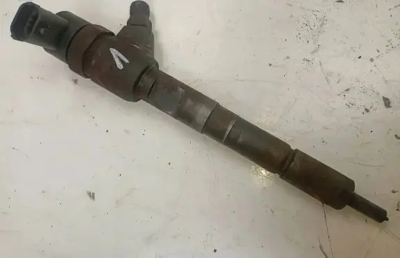 Fiat Punto (188) Fuel injector 044511083
