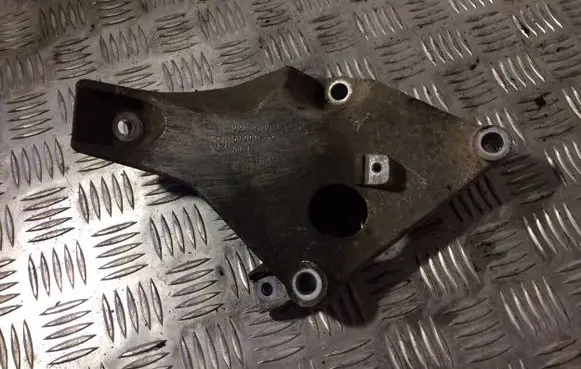 BMW 1 E81 E87 Engine mounting bracket 2211677504101 59280110