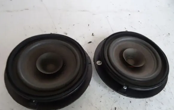 Suzuki Grand Vitara II High frequency speaker in the rear doors 