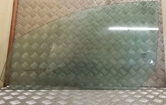 Volvo V70 Front door window glass four-door 43R001106