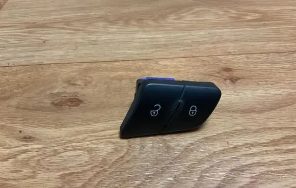 Volkswagen PASSAT B6 Central locking switch button 3C0962125B 114701S