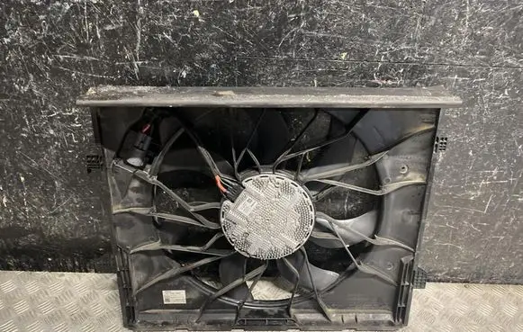 Jeep Grand Cherokee Radiator cooling fan shroud 68252638AB