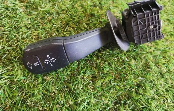 BMW 5 E39 Indicator stalk 8352172