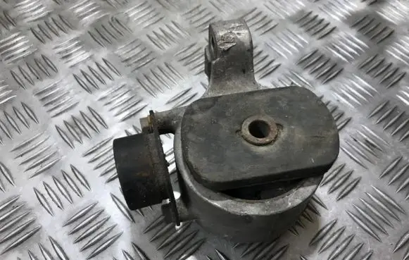 Hyundai Elantra Engine mount bracket 2181428250 21814-28250