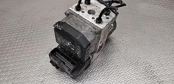 Audi A4 S4 B5 8D ABS Pump 0265220526 8E0614111AJ