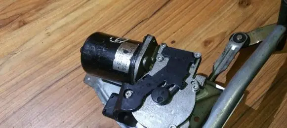 BMW X5 E53 Wiper motor 704657102 7046571-02