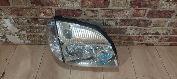 Nissan X-Trail T30 Headlight/headlamp
