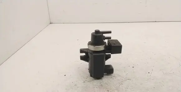 BMW 5 E39 Turbo solenoid valve 72279600 2247906 00T913