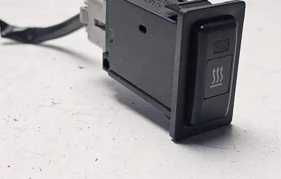Toyota RAV 4 (XA30) Windscreen/window heater switch 153261 153337