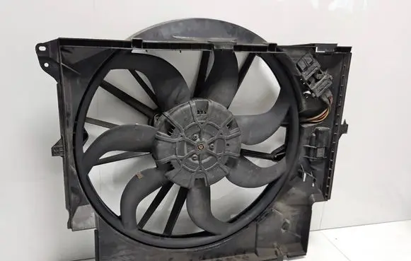BMW 1 E82 E88 Electric radiator cooling fan 7561712 7544803