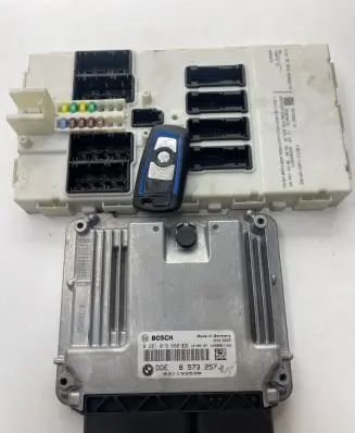 BMW 3 F30 F35 F31 Engine ECU kit and lock set 8573257 1039S61193 0281019680