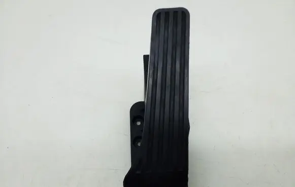 Mercedes-Benz E W212 Accelerator throttle pedal A2043000004