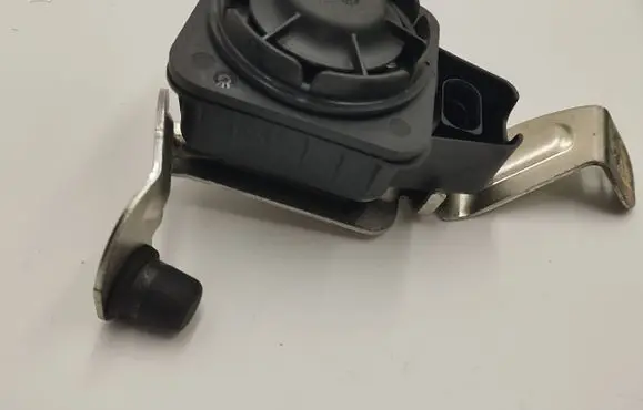 Audi A3 S3 8V Horn signal holder/bracket 8V1951285