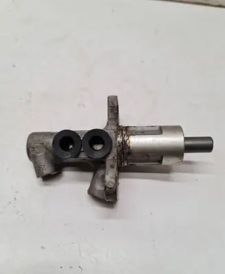 Master brake cylinder