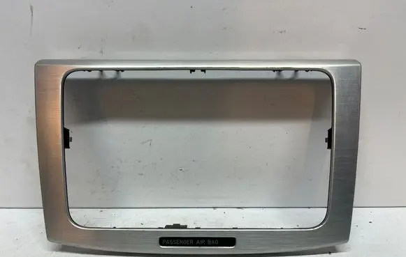 Volkswagen PASSAT B6 Radio/GPS head unit trim 3c0858069