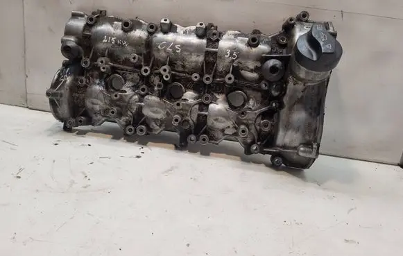 Mercedes-Benz CLS C219 Rocker cam cover A2720161105