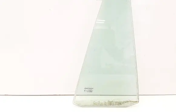 Toyota RAV 4 (XA20) Rear vent window glass 43R00086 DOT50 M584