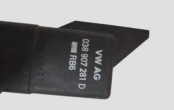 Volkswagen Caddy Glow plug pre-heat relay 038907281D 0281003038
