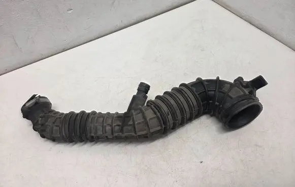 Volkswagen Transporter - Caravelle T5 Turbo air intake inlet pipe/hose 7E0129627 ETD416726