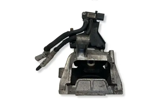 Audi Q3 8U Engine mount bracket 