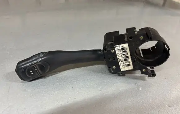 Volkswagen PASSAT B5.5 Indicator stalk 8L0953513J