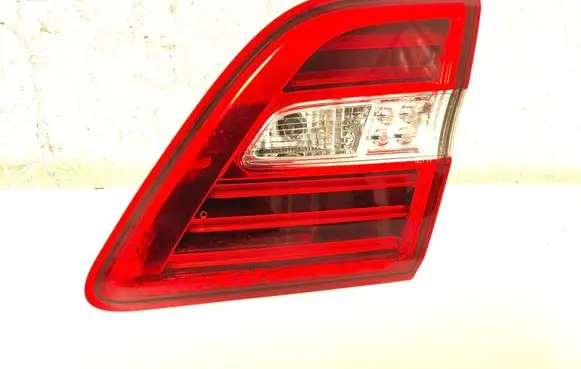 Tailgate rear/tail lights