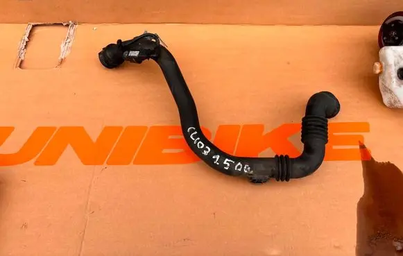 Renault Clio III Air intake duct part 8200527669 8200468372