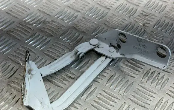 Mercedes-Benz Sprinter W901 W902 W903 W904 Engine bonnet/hood hinges 9067500021 C004