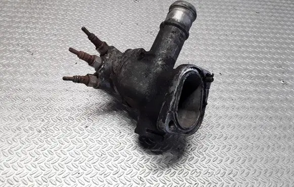 Volkswagen Golf IV Engine coolant pipe/hose 038121133A