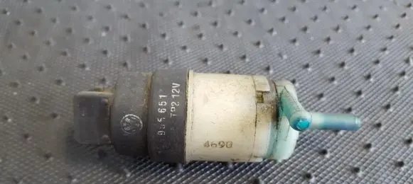 Volkswagen Golf III Windscreen/windshield washer pump 1h6955651