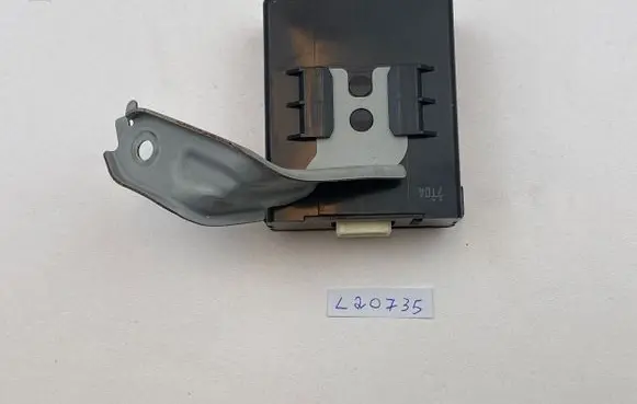 Toyota Prius+ (ZVW40) Gateway control module 8657247091 1669000280