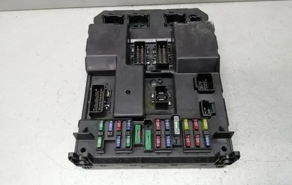 Peugeot 307 Fuse module 9651196980A 9651197680A