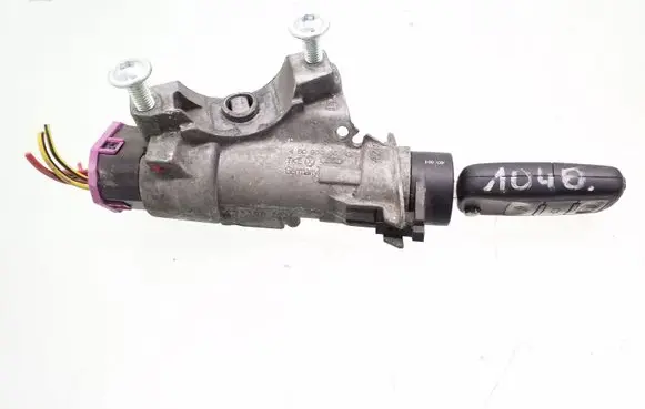 Volkswagen PASSAT B5.5 Ignition lock 4B0905851C