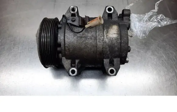 Volvo V70 Air conditioning (A/C) compressor (pump) 8708581
