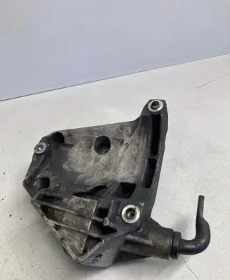 BMW 5 E60 E61 Generator/alternator bracket 7786708